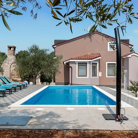 Stunning In With Kitchen Holiday home *