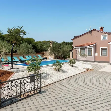 Stunning In With Kitchen Сasa de vacaciones *