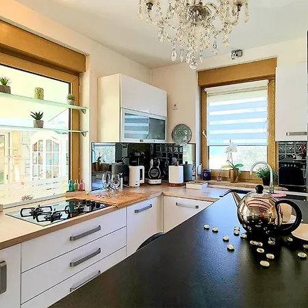 Stunning In With Kitchen Pula